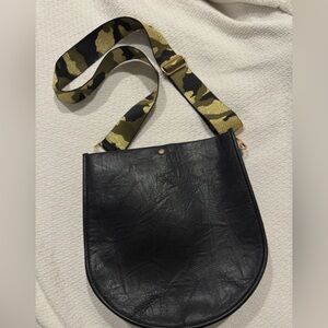 Social Threads Saddle bag and Camouflage Strap